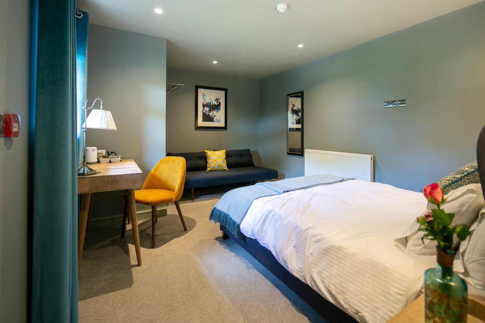 The Cowdray Arms Bed and Breakfast Worth  Buitenkant foto