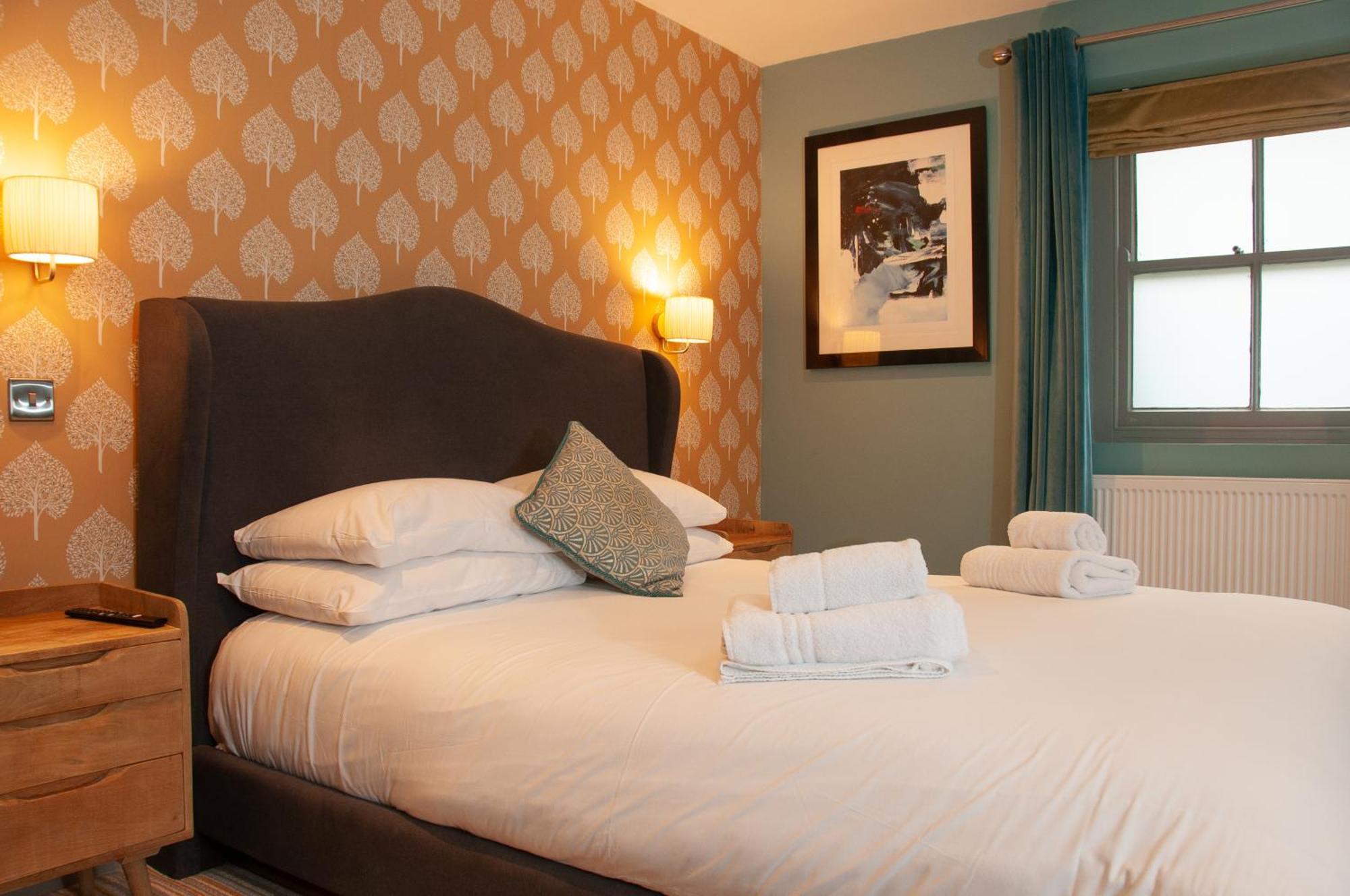 The Cowdray Arms Bed and Breakfast Worth  Buitenkant foto