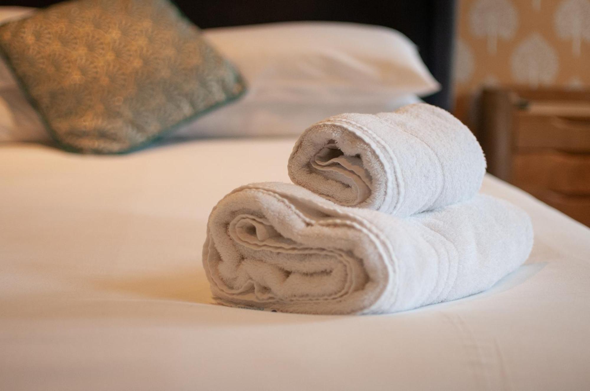 The Cowdray Arms Bed and Breakfast Worth  Buitenkant foto