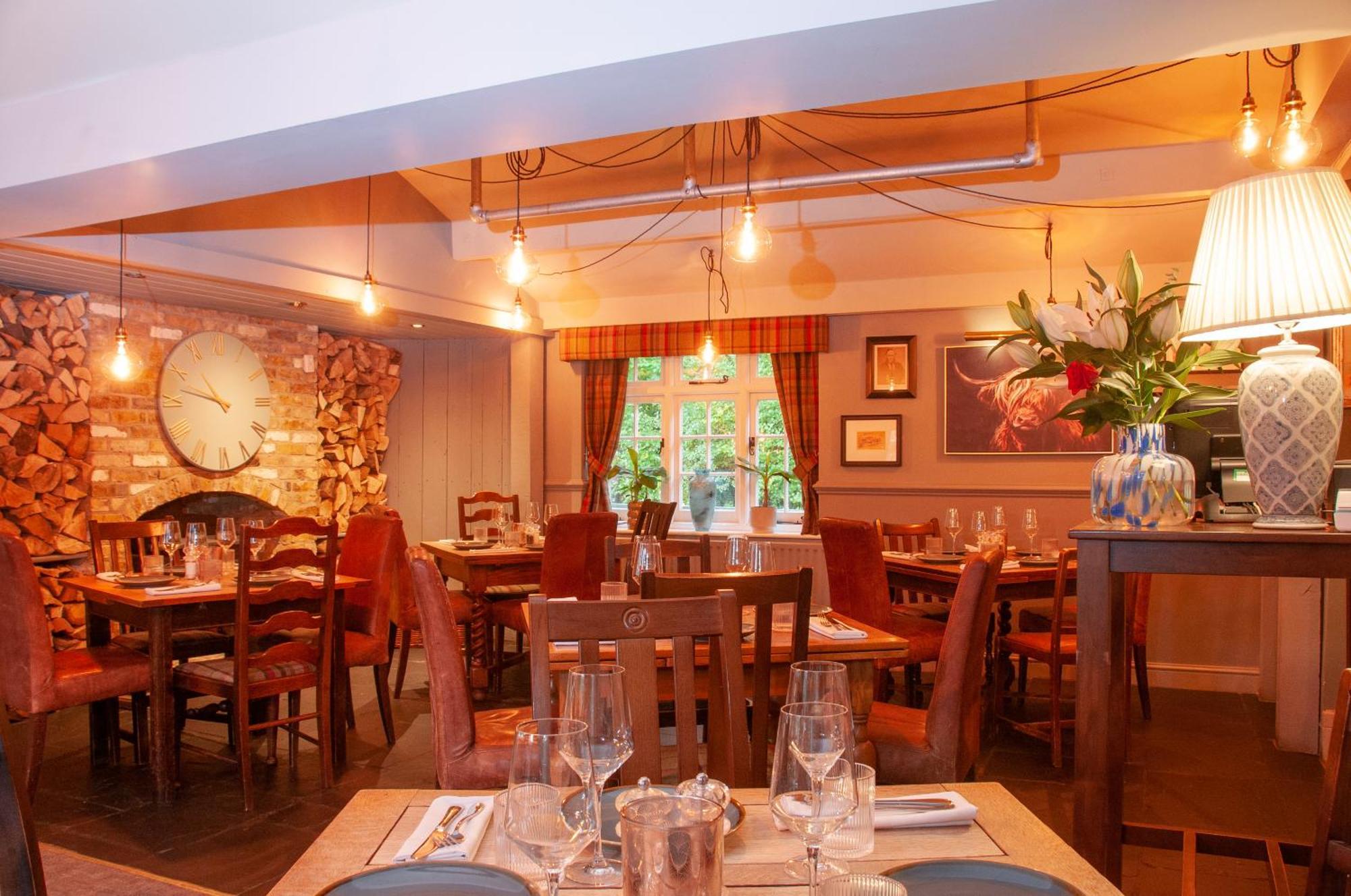 The Cowdray Arms Bed and Breakfast Worth  Buitenkant foto