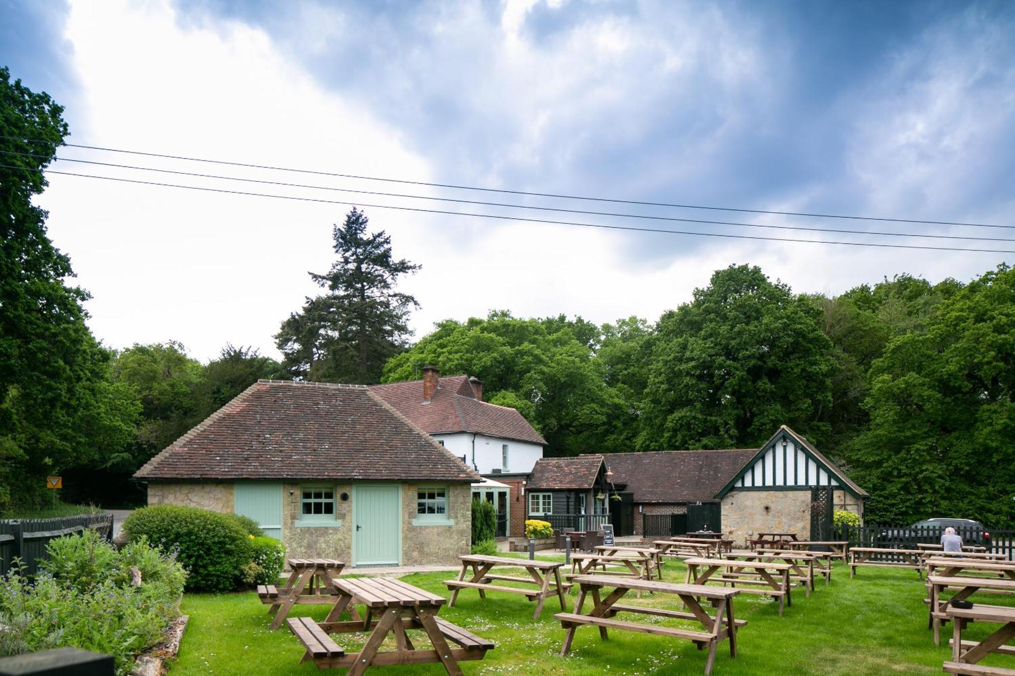 The Cowdray Arms Bed and Breakfast Worth  Buitenkant foto